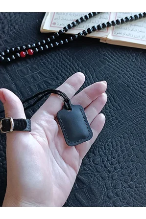 Küçük Dörtgen Cevşen Dualı Kolye Muska Hakiki Deri El Yapımı XS