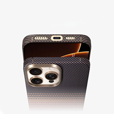 iPhone 16 Pro Max Uyumlu MagSafe Karbon Kevlar Arka Koruma Premium Kılıf (Mavi Renk)-Ultra İnce Seri