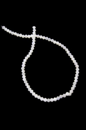 4 mm Süt Beyaz Piramit Kristal Cam Boncuk 1 Dizi - (85 Adet)