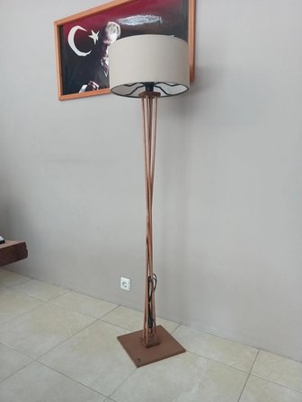 AHŞAP AYAKLI LAMBADER-KOYU MEŞE-BEJ-3 M ANAHTARLI KABLO