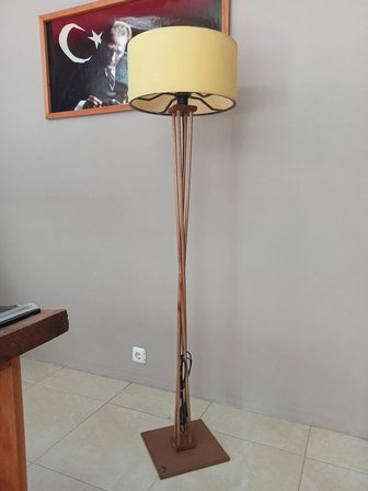 SARI BAŞLIK- KOYU MEŞE AHŞAP LAMBADER-KÖŞE AYDINLATMA