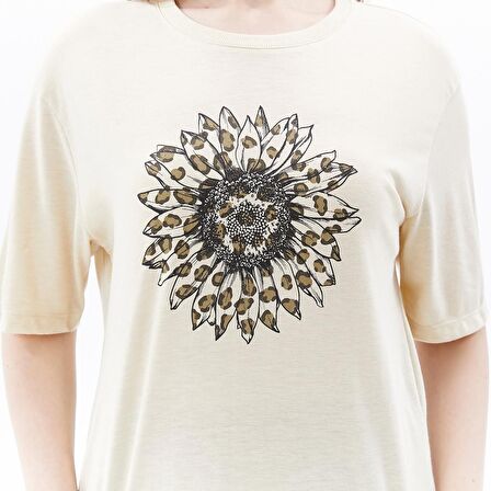 defy's KADIN YIRTMAÇ VE BASKI DETAYLI KISA KOLLU TİŞÖRT