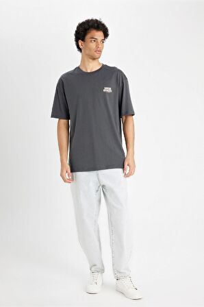 DeFacto Comfort Regular Fit Rahat Kesim Bisiklet Yaka Sırt Baskılı Pamuklu Kısa Kollu Tişört B4370AX24AUAR231