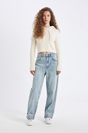 DeFacto Regular Fit Basic Düz Kapüşonlu Crop Triko Kazak C7333AX24WNER103