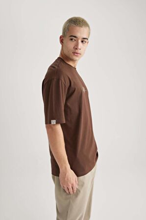 DeFacto %100 Pamuk Vikings Valhalla Comfort Regular Fit Rahat Kalıp Bisiklet Yaka Sırt Baskılı Kısa Kollu Tişört B5533AX24SPBN497