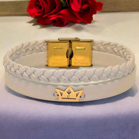 Ü Harfine Özel Taç Figürlü 14 Ayar Altın Plakalı Doğal Beyaz Derili Hediye Bileklik-500harf