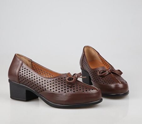 CASTLE BLACK 24556 Hakiki Deri Ortopedik Kahve Kadın Günlük Anne Ayakkabısı