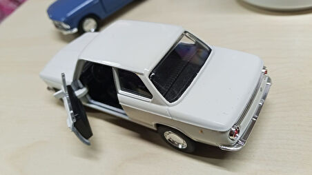 Oyuncak Metal Model Araba 1/36 Çek Bırak BMW 2002 Ti Beyaz