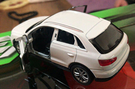 Oyuncak Model Metal Araba 1/36 Çek Bırak Beyaz Audi Q3 Jeep