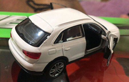 Oyuncak Model Metal Araba 1/36 Çek Bırak Beyaz Audi Q3 Jeep