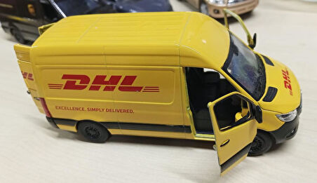Kinsmart Oyuncak Metal Model Araba 1/36 Çek Bırak Mercedes Benz DHL Kargo Aracı