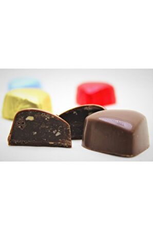 Dark Brown 1000 Gr Fındık Parçacıklı Sargılı Çikolata Kalp Şekilli Sütlü Ikramlık
