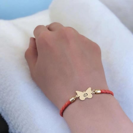 D Harfine Özel Kelebek Motifli 14 Ayar Altın Plakalı Turuncu Derili Hediye Bileklik-502harf