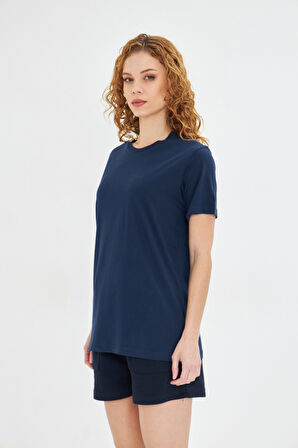 Esnek ve Rahat Kesim Çift Cepli Diz Üstü Kadın Şort