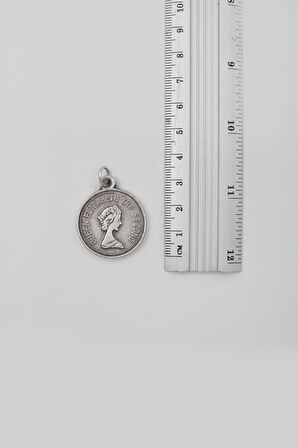 Kraliçe Elizabeth II (Genç Portre) Anahtarlık - Antik Gümüş Kaplama - Kadın Erkek