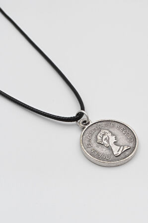 Kraliçe Elizabeth II (Genç Portre) Siyah Deri İp Kolye - Antik Gümüş Kaplama - Kadın Erkek - 60 cm