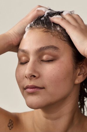 The Body Shop Ginger Zencefilli Kepeğe Karşı Etkili Şampuan 400 Ml Kepekli