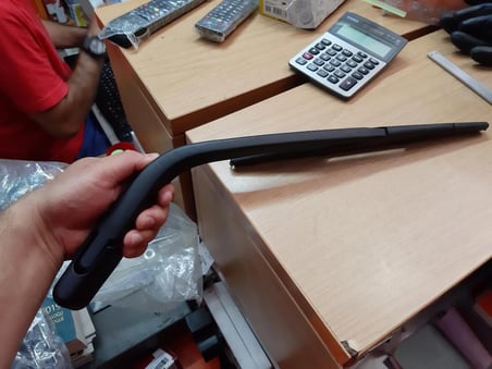 Renault Twingo Arka Cam Silecek Silgi Süpürgesi ve Kolu yan sanayidir su fiskiyesi yoktur