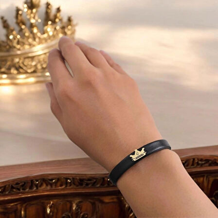 Ğ Harfine Özel 14 Ayar Altın Plakalı Hakiki Siyah Derili Taç Motifli Hediye Bileklik-503harf