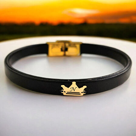 N Harfine Özel Taç Motifli 14 Ayar Altın Plakalı Hakiki Siyah Derili Hediye Bileklik-503harf