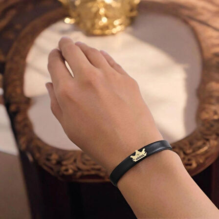 N Harfine Özel Taç Motifli 14 Ayar Altın Plakalı Hakiki Siyah Derili Hediye Bileklik-503harf