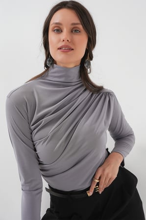 925 Büzgü Detaylı Sandy Bluz - Gri