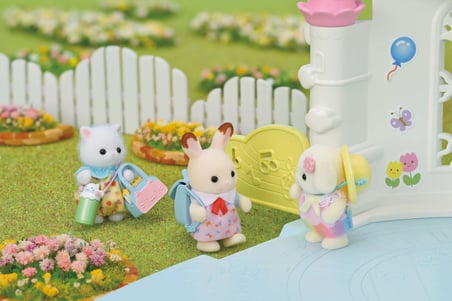 Sylvanian Families Anaokulu Arkadaşları Yol Arkadaşı İkilisi 5747 Tavşan ve Kedi Bebek Oyun Seti
