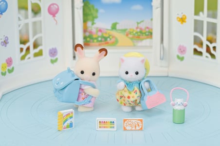 Sylvanian Families Anaokulu Arkadaşları Yol Arkadaşı İkilisi 5747 Tavşan ve Kedi Bebek Oyun Seti