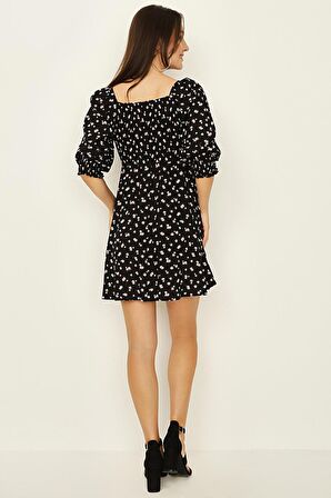 Kadın Çiçek Desenli Kare Yaka Gipe Detaylı Mini Elbise