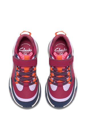 26183350 Clarks FeatherTrack K Kız Çocuk Spor Ayakkabı 25-30