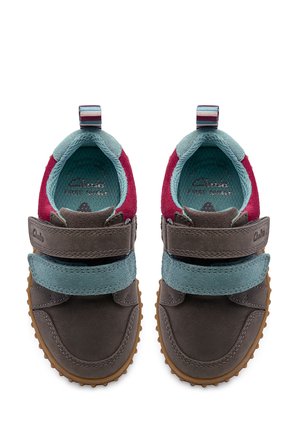 26183912 Clarks Cove Pop T Erkek Çocuk Yürüyüş Ayakkabısı 23-27.5