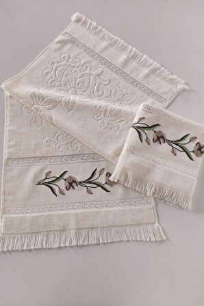 Kanaviçe Nakışlı Güllü Kadife El Yüz Havlusu - 50x90 cm- Krem