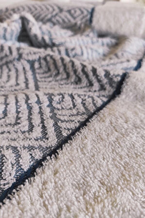 Geometrik Desenli Zemini Renkli Bambu El Havlusu - 50x90 cm - İndigo