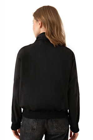 Kadın Dik Yaka Su ve Rüzgar Geçirmez Oversize Crop Mevsimlik Yağmurluk Rüzgarlık