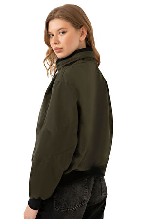 Kadın Dik Yaka Su ve Rüzgar Geçirmez Oversize Crop Mevsimlik Yağmurluk Rüzgarlık