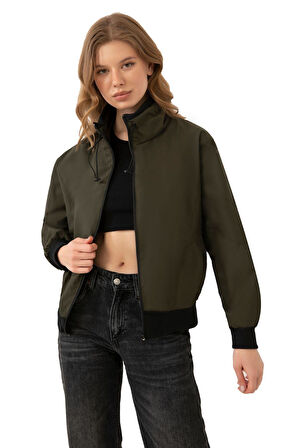 Kadın Dik Yaka Su ve Rüzgar Geçirmez Oversize Crop Mevsimlik Yağmurluk Rüzgarlık