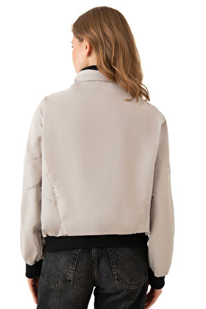 Kadın Dik Yaka Su ve Rüzgar Geçirmez Oversize Crop Mevsimlik Yağmurluk Rüzgarlık