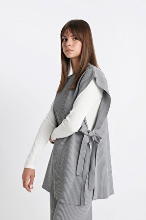 DeFacto Regular Fit Bisiklet Yaka Basic Düz Yan Bağlamalı Triko Süveter Y1323AZ24AUGR422