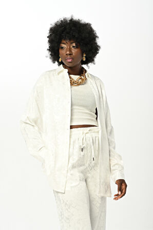 KADIN EKRU RENK DESENLİ OVERSİZE GÖMLEK