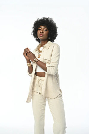 KADIN ÇİFT CEPLİ KOLU DÜĞME DETAYLI NATUR RENK GÖMLEK