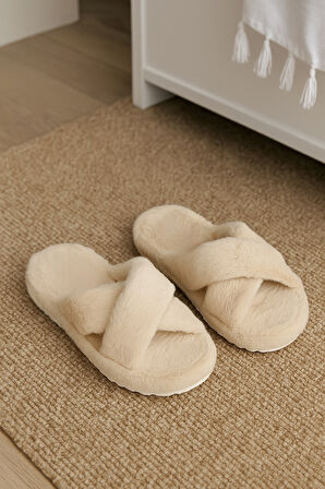 CP30 Tüylü Pofuduk Çapraz Kışlık Kadın Ev Terliği