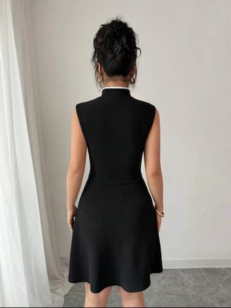 Kadın Yarım Balıkçı Yaka Pencere Dekolte Ve çift Renk Detay Mini Elbise