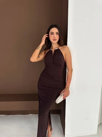 Uzun Abiye Elbise Yırtmaçlı Sırt Dekolteli Şık Gece Elbisesi - Kahverengi
