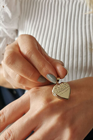 Altın İşlemeli Kalpli Madalyon Kolye Ucu