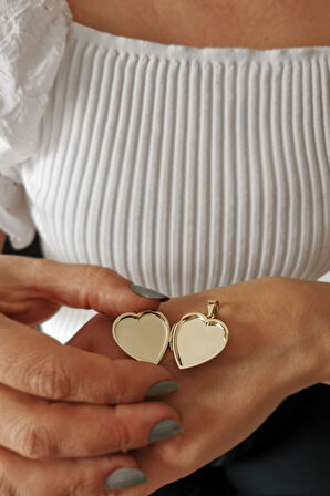 Altın İşlemeli Kalpli Madalyon Kolye Ucu