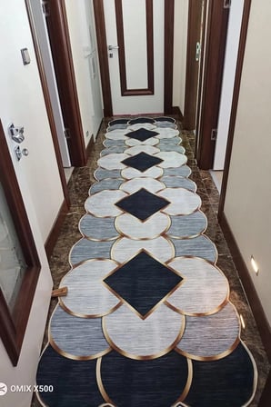 Yolluk Halı – Kaymaz Tabanlı, Yıkanabilir, Yumuşak Dokulu, Şık ve Dayanıklı Tasarım (santa