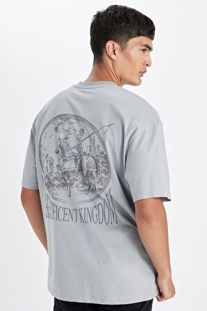 DeFacto Oversize Fit Bisiklet Yaka Sırt Baskılı Kısa Kollu Tişört D4909AX24AUGR130