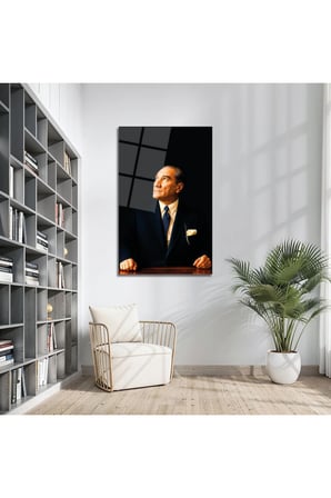 Atatürk’ün Ufka Bakan Portresi Cam Tablo