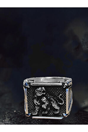 Erkek Gümüş Yüzük - Nokta İşlemeli Kaplan Kabartmalı Yanları Şerit Erkek Yüzük