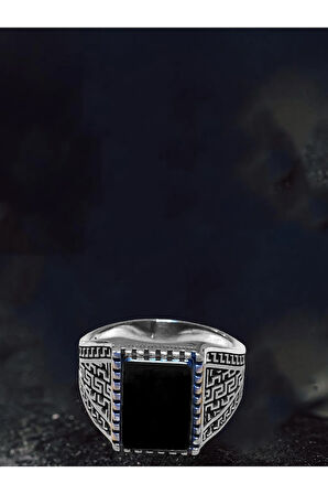 Erkek Gümüş Yüzük - Siyah Oniks Taşlı Yanları Grek Desen İşlemeli Erkek Yüzük